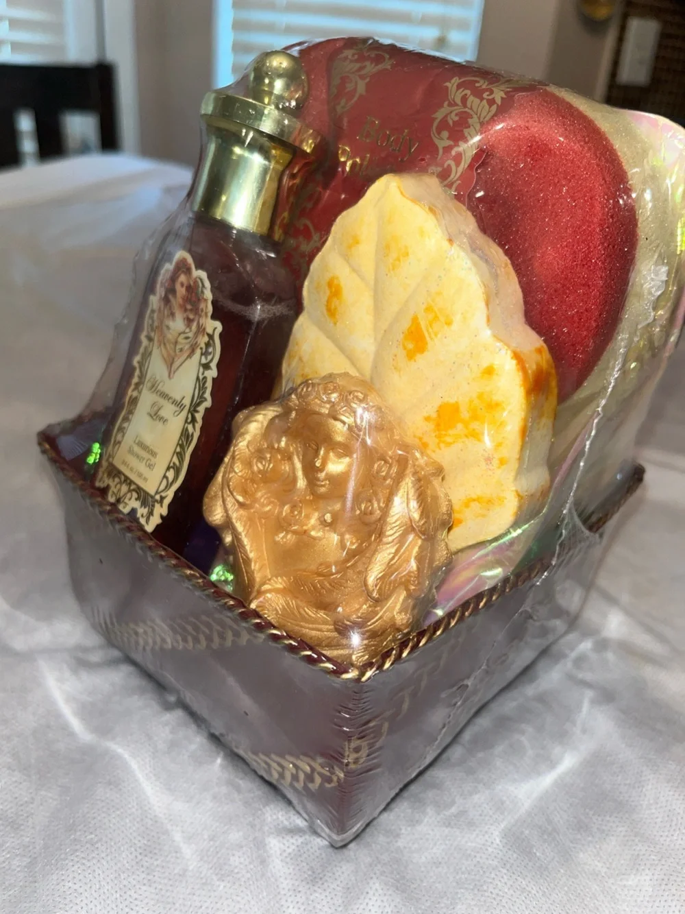 Luxurious Shower Gel Gift Set - Red & Gold